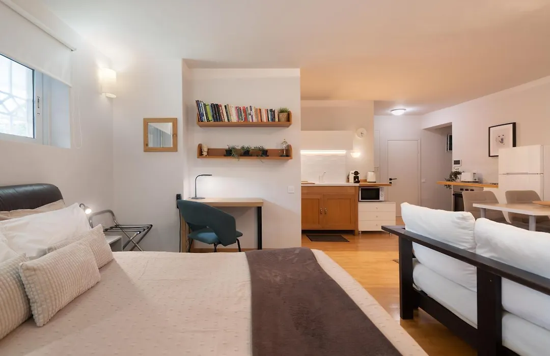 Bright, Cosy Studio Close To Glyfada Beach & Center-1